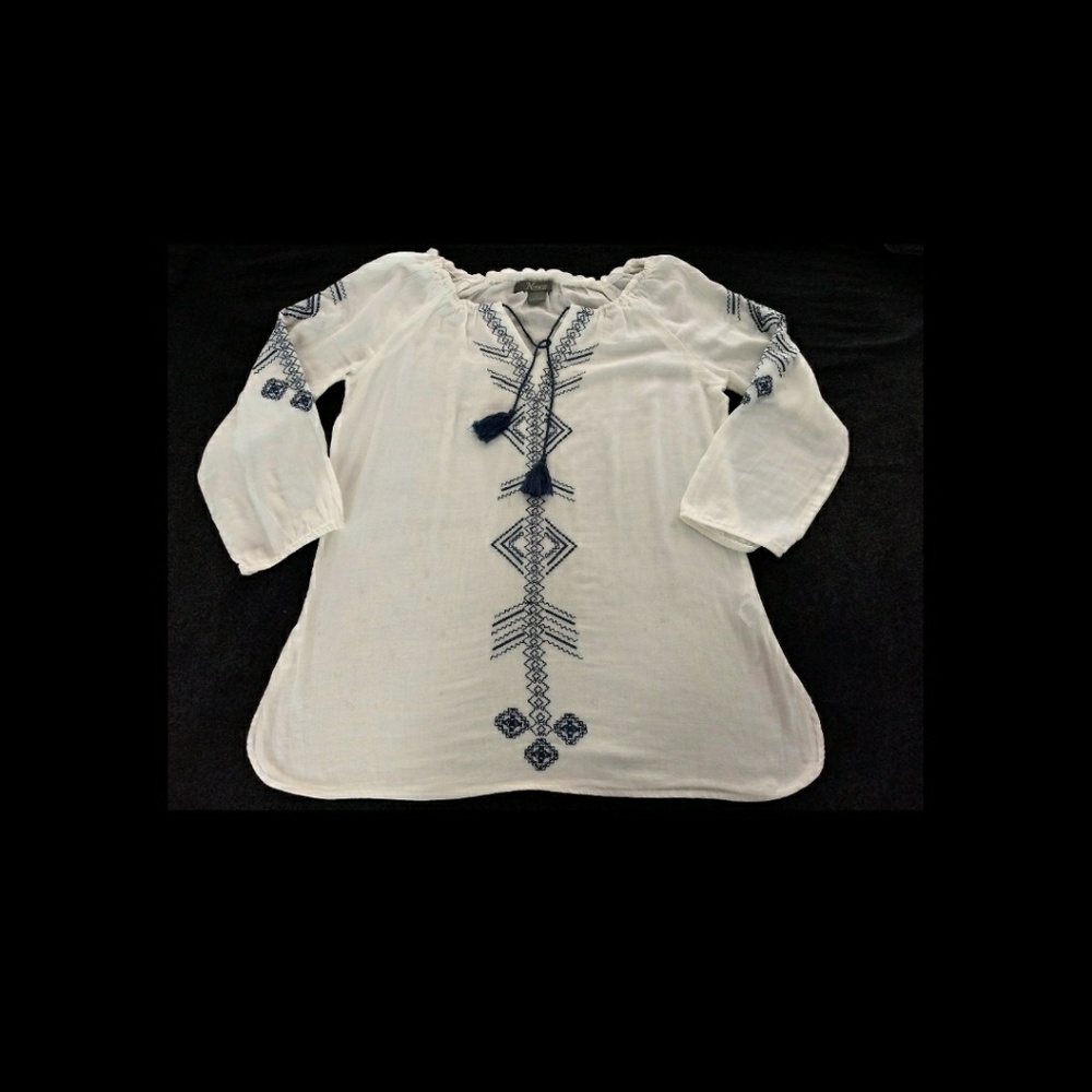 ☮️White blue Embroidery detailing top🌼 - Picture 3 of 7